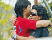 Maradona kasutab ründes Messit ja Tevezit