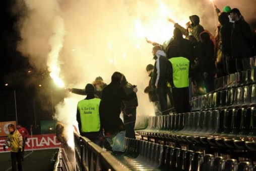 Leedu f&auml;nnid demonstreerivad Balti Liiga raames oma tehnikat, muutes turvamehed n&otilde;utuks. Foto: Siim Semiskar