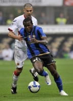 Obinna (esiplaanil) on k&otilde;igest m&otilde;ned kuud saanud Interi s&auml;rki kanda. Foto: Internet