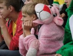 Kirev fänniloomaaed pantritest karudeni