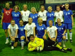 Jalgpallipere võitis napilt naisajakirjanikke