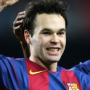 Andres Iniesta naases pikalt vigastuspausilt v&auml;ravaga, olles platsil olnud vaevu &uuml;he minuti. Foto: Internet