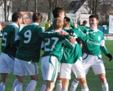 Levadia tervitas saarlasi kolme väravaga