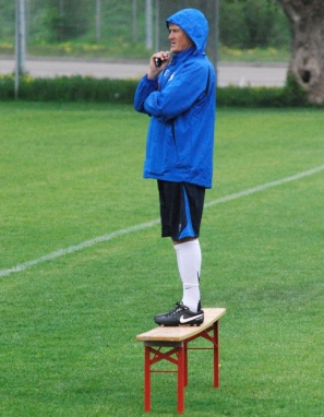 Tarmo R&uuml;&uuml;tli hoiab koondise treeningm&auml;ngul silma peal. Foto: M&auml;rt Vassiljev