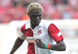 Aristide Bance n&auml;itas t&auml;na Bayernile, et ei tulnud BLi nalja tegema. Foto: 1907zico.blogspot.com