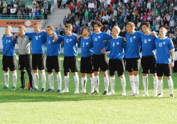 Lähiajal võib suur osa noortekoondislastest pallida võõrsil. Pildil on Eesti U-19 koondis. Foto: Märt Vassiljev (arhiiv)