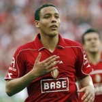 Wasilewski jala peale astunud noor Witsel sai koheselt punase kaardi. Foto: lalaziosiamonoi.it