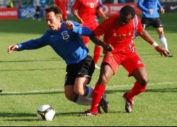 Jalgpallilegend Martin Reim liitub sel korral fännidega. Foto: Märt Vassiljev