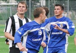 Lasnamäe Ajaxit (sinises) võib uuel hooajal näha Meistriliigas. Foto: Märt Vassiljev (arhiiv)