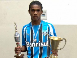 Douglas Costa ei taha Euroopasse