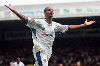 Leeds lõi ManU karikasarjast välja