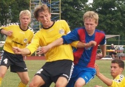 Viljandi Tulevik (kollases) võitis Paide linnameeskonda 1:0. Foto: Gertrud Alatare