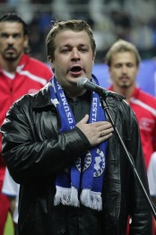 Reedel esitavad hümne Estonia lauljad