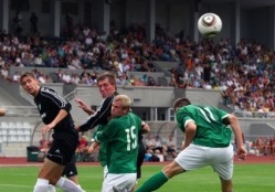 Suur duell tõi publiku staadionile. Loodetavasti toob korra veel. Foto: Hendrik Osula