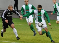Flora (rohe-valges) sõidab Kuressaarde pärast 2:0 võitu Levadia üle. Foto: Märt Vassiljev