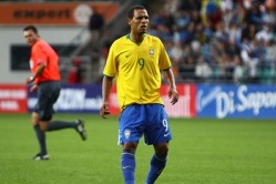 Sevilla müüski Luis Fabiano Brasiiliasse