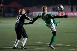 Levadia püüab tiitlikaitsja hoogu pidurdada. Foto: Hendrik Osula