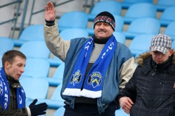 Ka Sillamäel kogub fänlus vaikselt tuure. Foto: Hendrik Osula