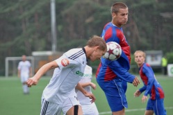Esmapilgul võib küll tunduda, et pildil heitlevad Real Madrid versus FC Barcelona, kuid tegelikult on siin vastamisi Paide ja Nõmme pallurid. Foto: Märt Vassiljev