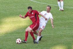 Kas tegu on Läti väravamasina Cekulajevsi (punases) viimase Meistriliiga mänguga? Foto: Hendrik Osula
