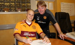 Ojamaa ja McCall. Foto:motherwellfc.co.uk
