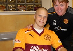 Kelle lepingule Henrik Ojamaa lõpuks alla kirjutab, ei ole veel teada. Foto: motherwellfc.co.uk