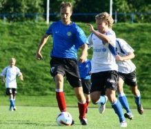 Pildimeenutus aastast 2009 - palli eest võitlevad Stanislav Kitto ja Christian Kõrtsmik, kes on mõlemad ka tänavu vastavalt Transi ja Kalevi koosseisus. Foto: Agne Rauba