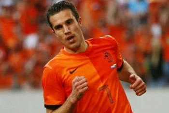 Ametlik: van Persie on Unitedi mängija