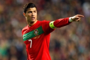 Ronaldo vedas Portugali poolfinaali
