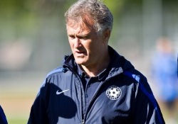 Tarmo Rüütli tänase mängu vaheajal mõtteid mõlgutamas. Foto: Hendrik Osula
