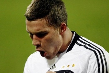 Ametlik: Podolski liitub Galatasarayga