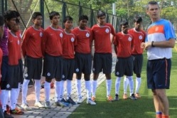Chris O'Donell koos India noortega. Foto: fifa.com