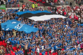 Eesti lippu hoiavad kõrgel ligikaudu 1000 poolehoidjat. Foto: Siim Pulst (arhiiv)