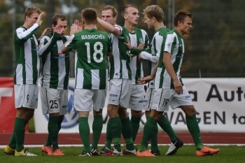Floraga liitub Vitesse poolkaitsja
