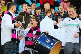 Kalju fännid mängivad klubi noortega