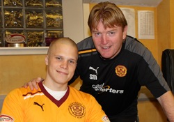Henrik Ojamaa ja Stuart McCall kahe aasta eest. Foto: motherwellfc.co.uk