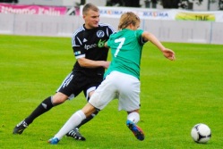 Janar Toomet (nr 7) vahetab rohelise särgi musta vastu. Foto: Gertrud Alatare (arhiiv)