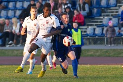 Manucho heitlemas Transi kaitsjaga palli pärast. Foto: Sergei Stepanov (arhiiv)