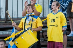Kuressaare fännid loodavad, et nende lemmikud kingivad neile pühade puhul kolm võidupunkti. Foto: Gertrud Alatare