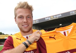 Henri Anier võib uhkusega Motherwelli särki eksponeerida. Foto: motherwellfc.co.uk