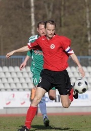 Kittost kaks aastat noorem Indrek Zelinski (taamal) on juba ammu karjääri lõpetanud ning istub treeneripingil, Kitto aga rügab siiani palliplatsil. Foto: Soccernet.ee arhiiv