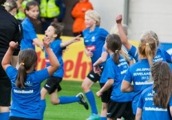 Suvelaagrite noored toetavad koondist