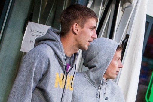 Väljakule minek keelatud: Igor Morozov peab platsil kõrvale jääma vigastuse, Aleksandr Dmitrijev aga saadud punase kaardi tõttu. Foto: Gertrud Alatare