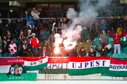 Eestis tegid Ungari fännid püro. Foto: Hanna Odras
