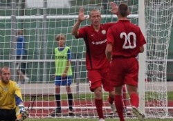 Vitali Andrejev (vasakul) skooris Tamme staadionil teist mängu järjest. Foto: Rein Murakas (arhiiv)