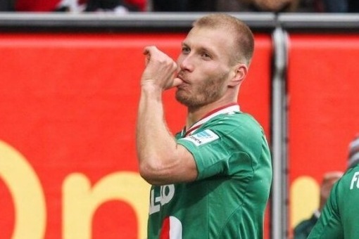 Ragnar Klavan jäi küll eurokohata, kuid lõi uue lepingu tähistamiseks oma teise värava Bundesligas. Foto: Augsburgi Twitter