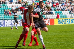Õlg õla vastu: Santos andis Levadiale lahingu. Foto: Gertrud Alatare