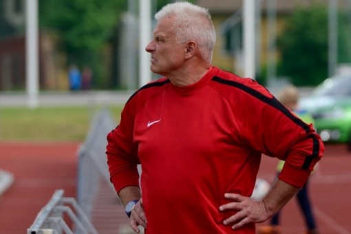 Valeri Bondarenko võib punase kampsuni ajutiselt kappi panna. Foto: Imre Pühvel
