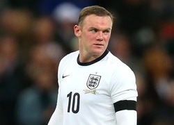 Rooney saab tagasi lemmikpositsioonile