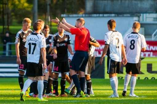 Peakohtunik Eiko Saar sai Kalju ja Infoneti vahelises lahingus punast kaarti välgutada tervelt kolm korda. Foto: Gertrud Alatare